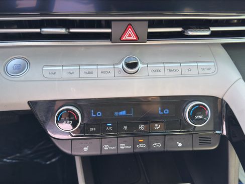 Used 2024 Hyundai Elantra Limited FWD image 13