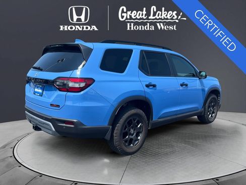 Used 2025 Honda Pilot TrailSport image 5