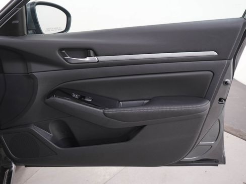 Used 2023 Nissan Altima 2.5 SV AWD/4WD image 9