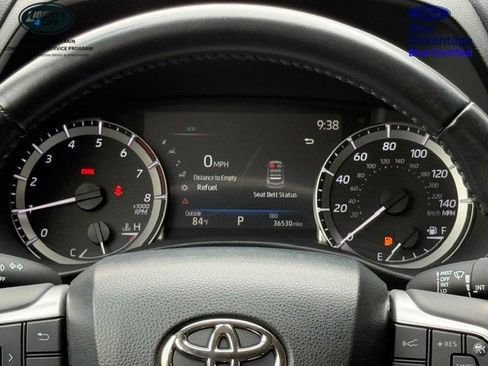 Used 2023 Toyota Highlander LE FWD image 30