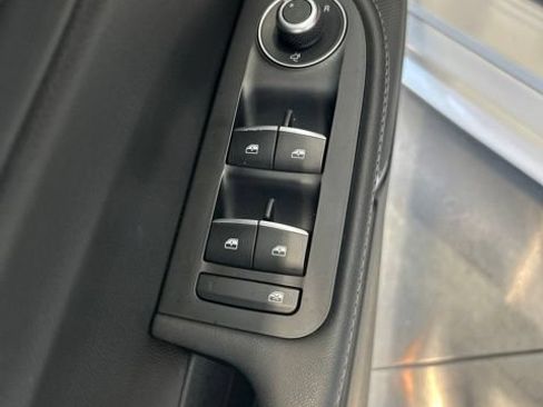 Used 2022 Alfa Romeo Giulia Veloce AWD/4WD image 9