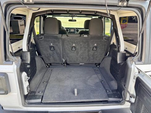 Used 2019 Jeep Wrangler Unlimited Sport S AWD/4WD image 11