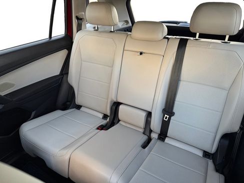 Used 2019 Volkswagen Tiguan SE image 11