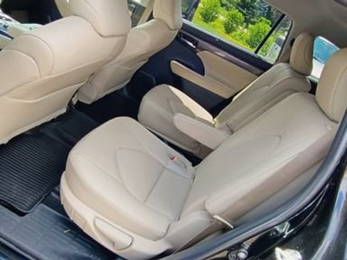 Used 2023 Toyota Highlander Limited AWD/4WD image 13