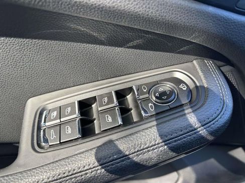 Used 2024 Porsche Macan image 34