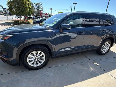Used 2025 Toyota Grand Highlander FWD image 7