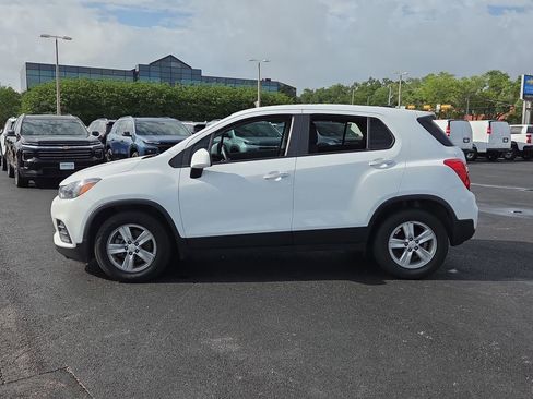 Used 2022 Chevrolet Trax LS w/ Tint and Cruise Package FWD image 3