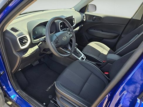 Used 2025 Hyundai Venue Limited FWD image 21