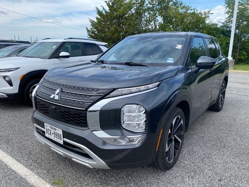 Used 2024 Mitsubishi Outlander SE AWD/4WD image 3