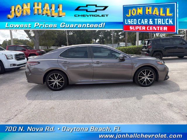 Used 2021 Toyota Camry SE w/ Convenience Package FWD image 12