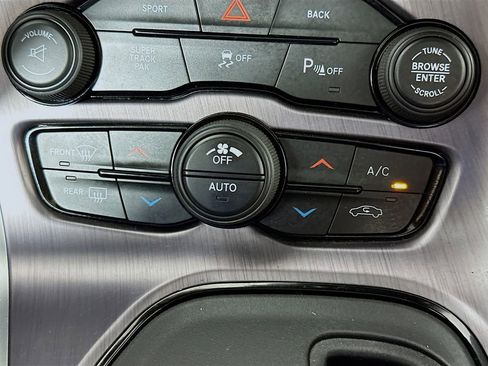 Used 2016 Dodge Challenger R/T Plus RWD image 19