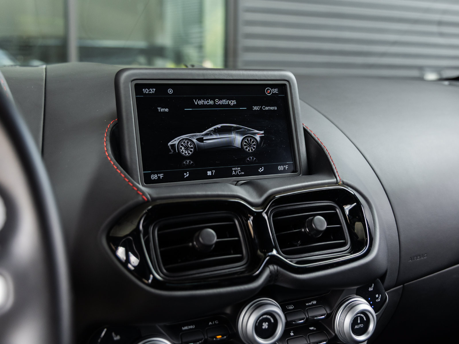 Used 2023 Aston Martin V8 Vantage Coupe RWD image 30