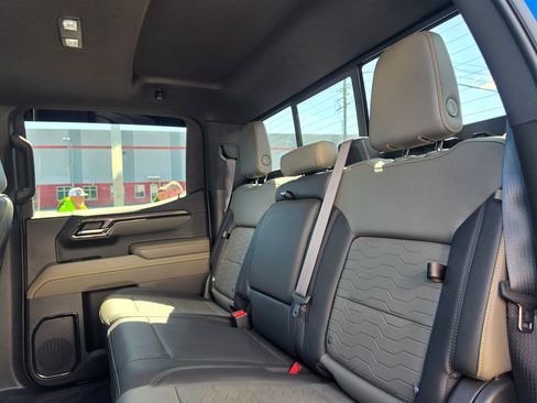 Used 2022 Chevrolet Silverado 1500 ZR2 w/ Technology Package AWD/4WD image 15