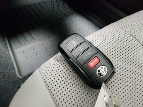 New 2026 Toyota Camry XLE AWD/4WD image 31