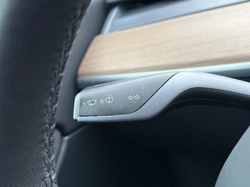 Used 2021 Tesla Model Y Long Range AWD/4WD image 32