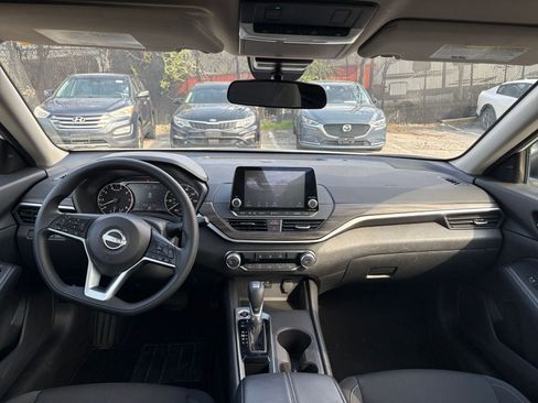 Used 2025 Nissan Altima 2.5 SV image 33