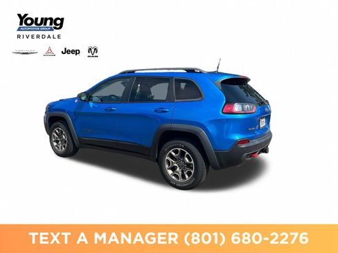 Used 2021 Jeep Cherokee Trailhawk w/ Comfort/Convenience Group AWD/4WD image 3