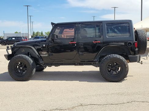 Used 2013 Jeep Wrangler Unlimited Sahara w/ Trailer Tow Group AWD/4WD image 2