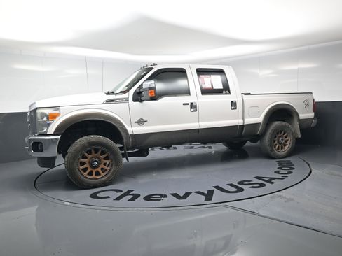 Used 2016 Ford F250 Lariat w/ Chrome Package image 12