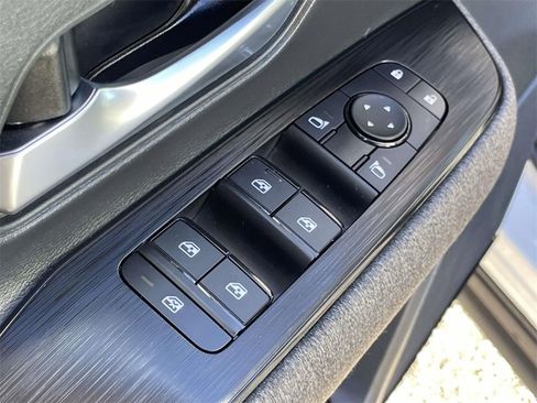 Certified 2025 Nissan Kicks SV image 15