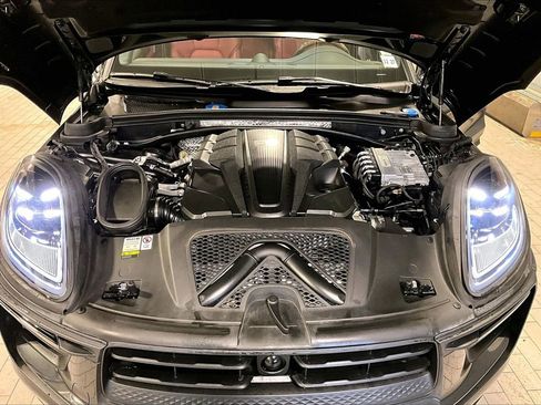 Certified 2023 Porsche Macan S image 15