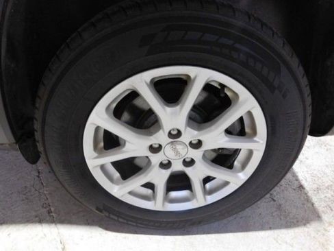 Used 2017 Jeep Cherokee Latitude w/ Safety/Convenience Group image 9