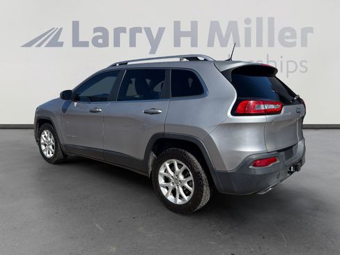 Used 2017 Jeep Cherokee Latitude w/ Comfort/Convenience Group FWD image 3