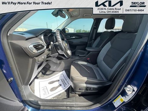Used 2022 Chevrolet TrailBlazer LT w/ LPO, Blackout Package FWD image 9