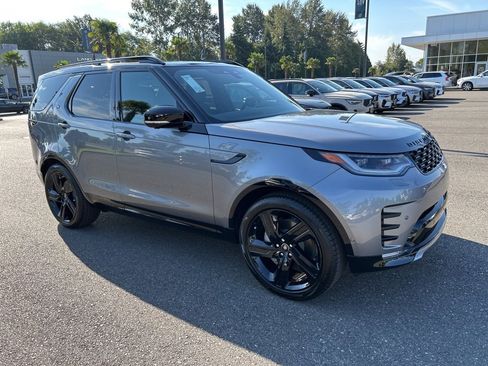 New 2025 Land Rover Discovery Dynamic SE image 8