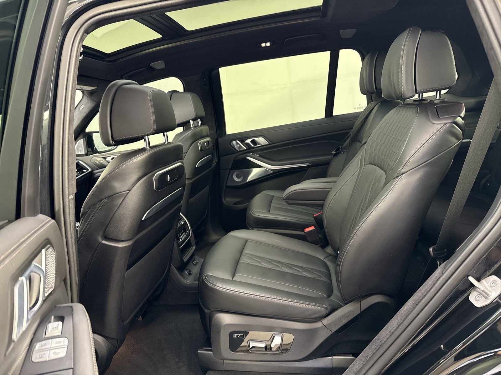 Used 2025 BMW X7 M60i w/ Executive Package AWD/4WD image 22
