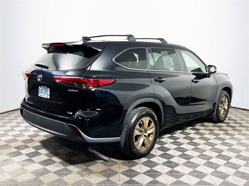 Certified 2023 Toyota Highlander Bronze Edition image 8