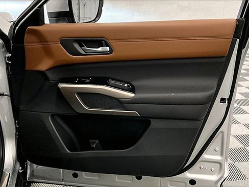 New 2025 Nissan Pathfinder Platinum w/ Lighting Package (N93) image 35