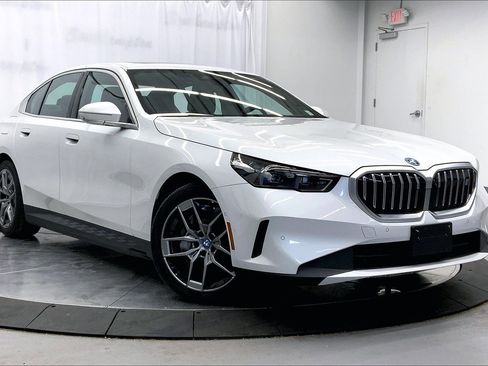 Used 2025 BMW i5 xDrive40 w/ M Sport Package AWD/4WD image 7