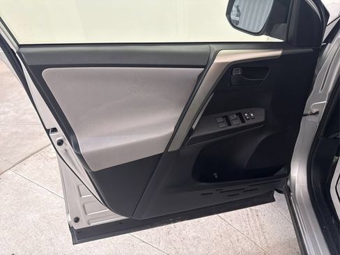 Used 2015 Toyota RAV4 LE FWD image 31