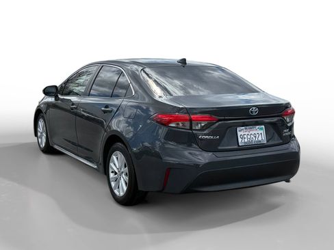 Used 2023 Toyota Corolla XLE image 3