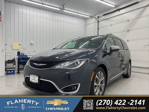 Used 2020 Chrysler Pacifica Limited w/ Tire & Wheel Group image 6