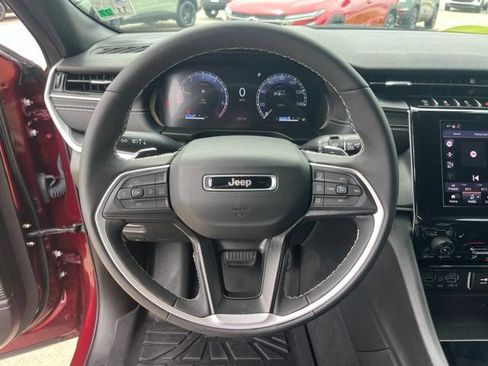 Used 2025 Jeep Grand Cherokee L Altitude AWD/4WD image 17