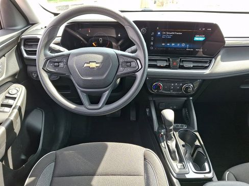 Used 2025 Chevrolet TrailBlazer LT image 11