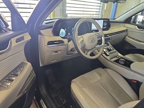 Used 2023 Hyundai Palisade Calligraphy image 6