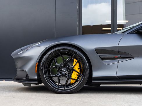 Used 2025 Aston Martin Vanquish image 11