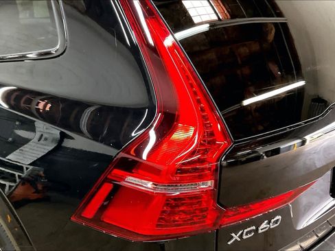 Used 2025 Volvo XC60 B5 Core w/ Protection Package Premier image 31