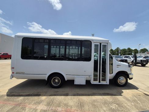Used 2011 Ford E-350 and Econoline 350 Super Duty w/ Shuttle Bus Prep Pkg RWD image 11