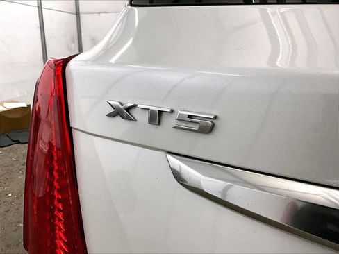 Used 2018 Cadillac XT5 Luxury w/ Driver Awareness Package AWD/4WD image 14