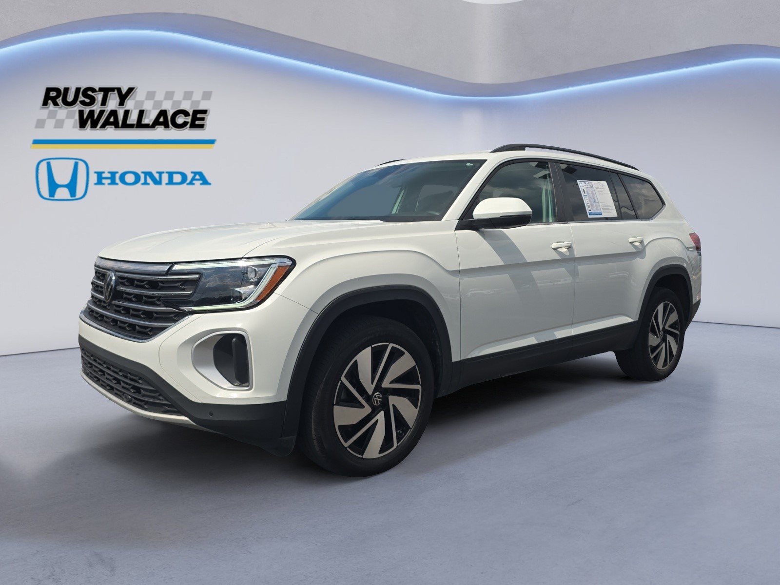 Used 2024 Volkswagen Atlas SE AWD/4WD image 1