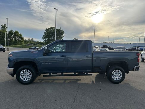 Used 2025 Chevrolet Silverado 2500 LT w/ Convenience Package AWD/4WD image 2