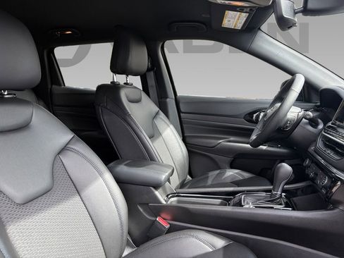 Used 2026 Jeep Compass Latitude image 8