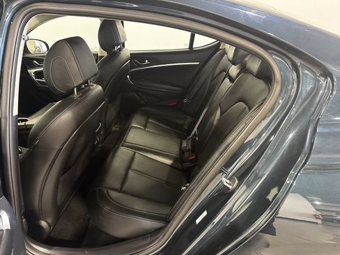 Used 2025 Genesis G70 2.5T RWD image 18