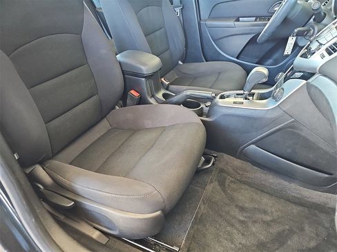 Used 2015 Chevrolet Cruze LT image 10