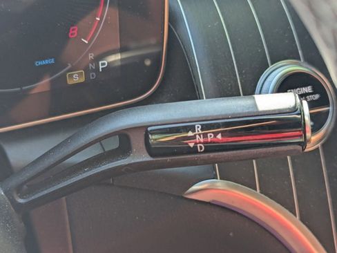 Used 2023 Mercedes-Benz GLC 300 4MATIC image 4