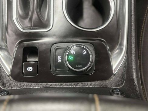 Used 2021 Chevrolet Traverse LS AWD/4WD image 30